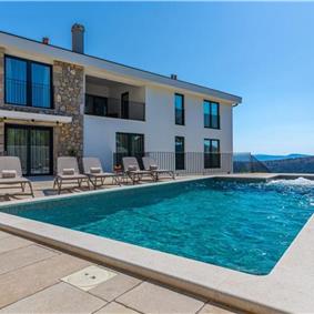 5 bedroom villa with pool near Crikvenica, sleeps 10